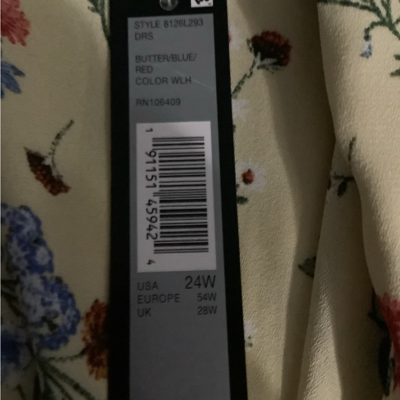 Plus size Tahari by Arthur S Levine - Picture 7 of 9